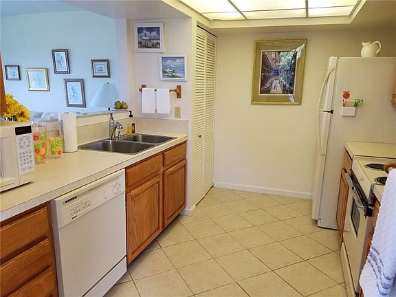 2nd image of 1700 Ocean Dr APT 201