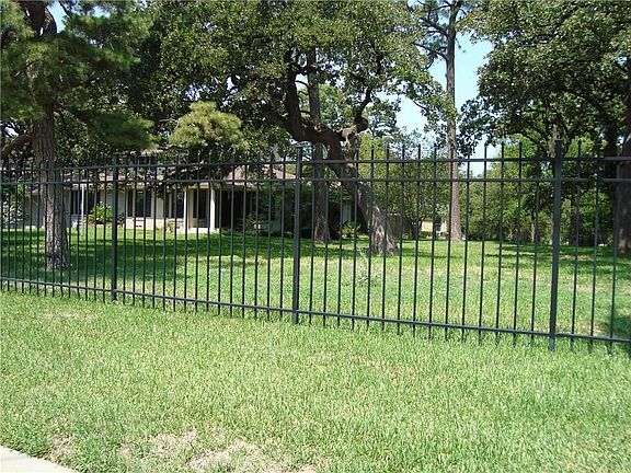 5th image of 1205 N Irving Heights Dr