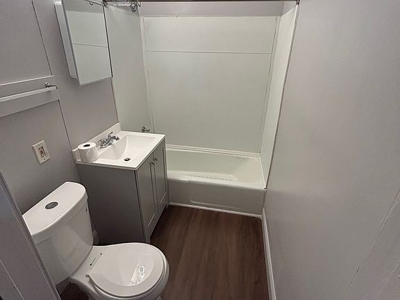 5th image of 116 Maywood Dr #2