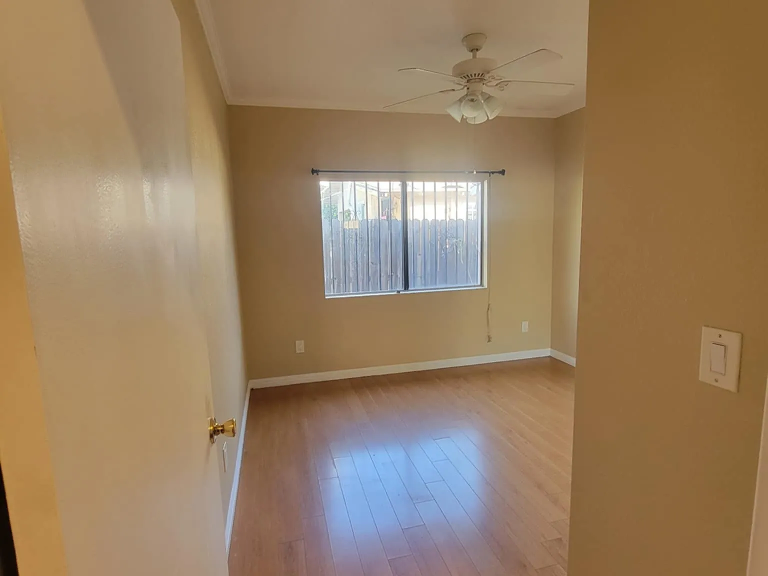 3 bed, $1,100 — Photo 2