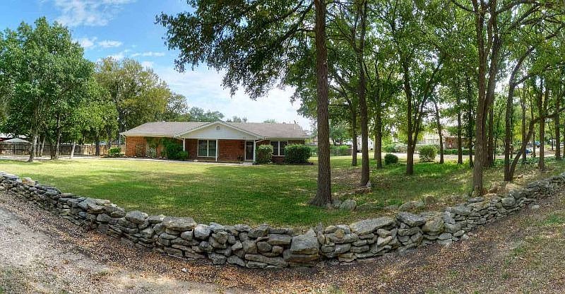 1st image of 511 Woodland Dr