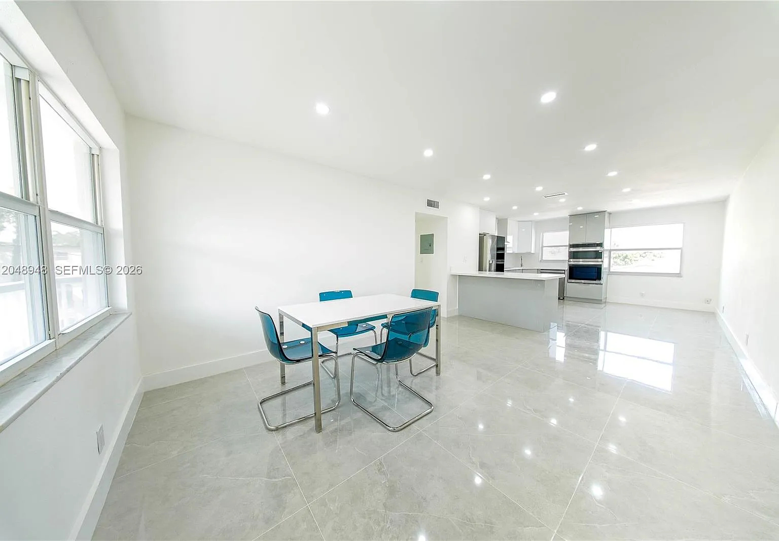 Pell Manor Condominium 3 — Photo 4