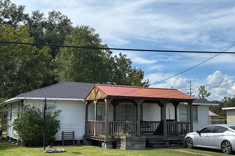 1st image of 206 Oak St