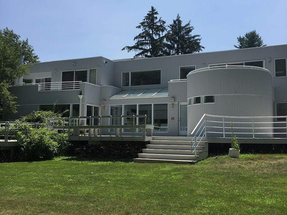 2nd image of 9 Steven Ln