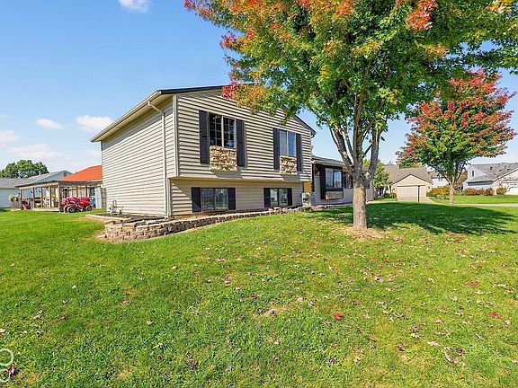 3rd image of 10803 Lupine Ln