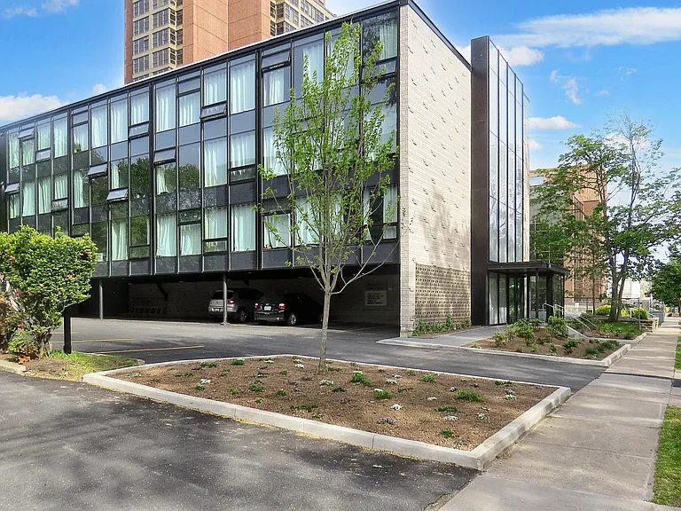 1545 Oxford St — Photo 2