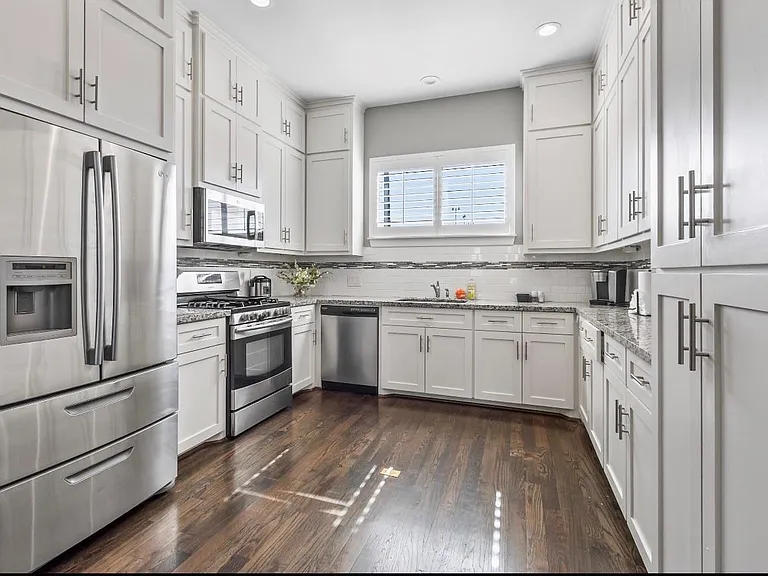2911 Blodgett St — Photo 20