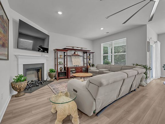 4th image of 1047 Ross Farms Blvd