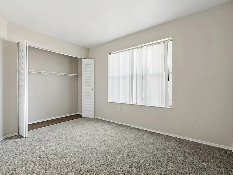 Glen Oaks Apartments — Photo 17