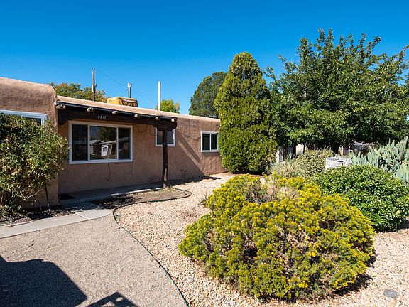 2nd image of 3271 Palomas Dr NE