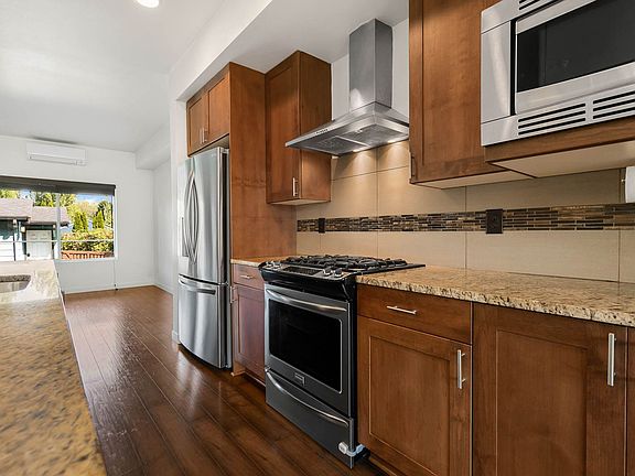 4th image of 3028 S Adams St