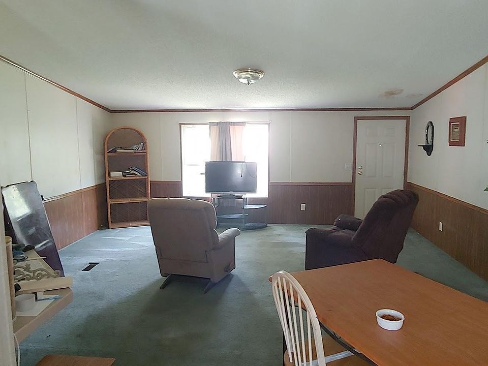 2nd image of 195 Lone Pond Cir
