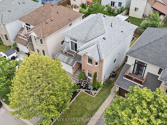 3rd image of 786 Hunters Gate Cres