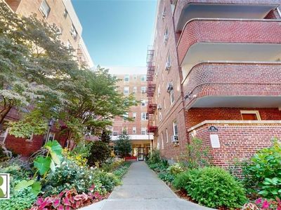 915 E 17th St APT 220, Brooklyn, NY, 11230