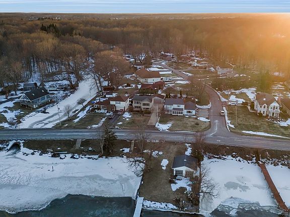 3rd image of 4178 E River Rd