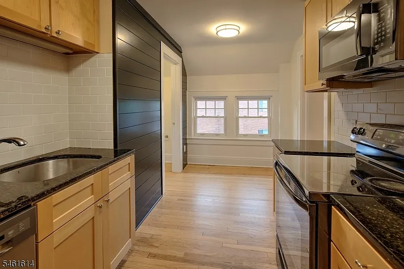2 bed, 1.0 bath, $2,750 — Photo 3
