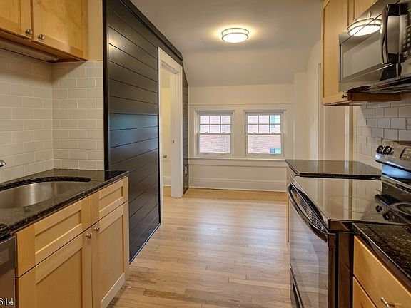 3rd image of 1926 Long Hill Rd #1