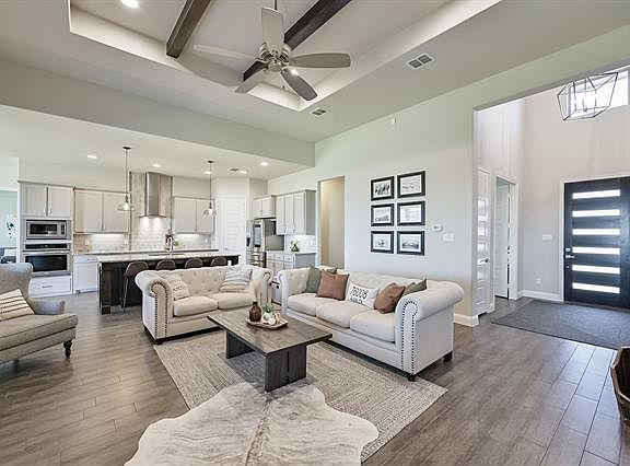 4th image of 104 Maravilla Dr.