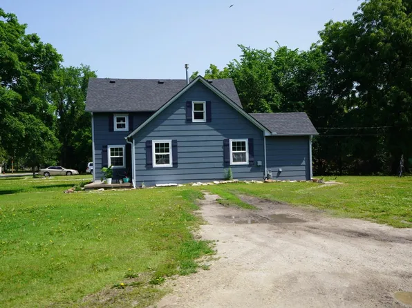 304 N Walnut St, Douglass, KS 67039
