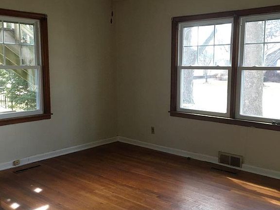 3rd image of 202 S Hickory St #1