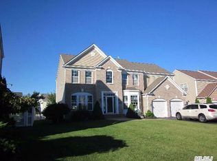 17 Parklands Ct, Mount Sinai, NY 11766