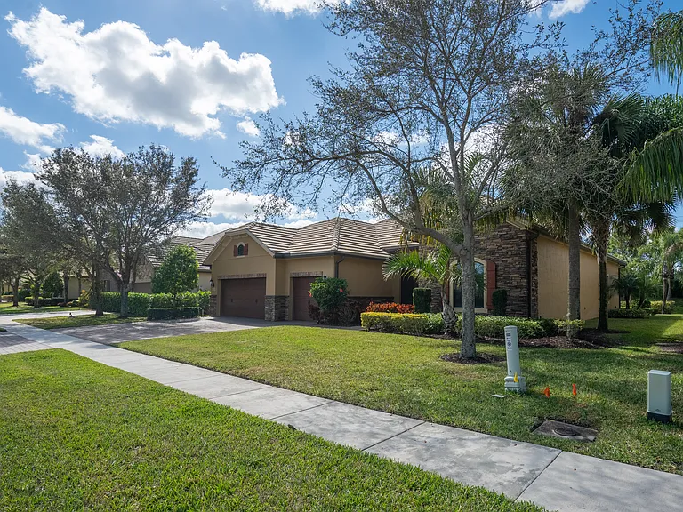4127 Siena Cir — Photo 51