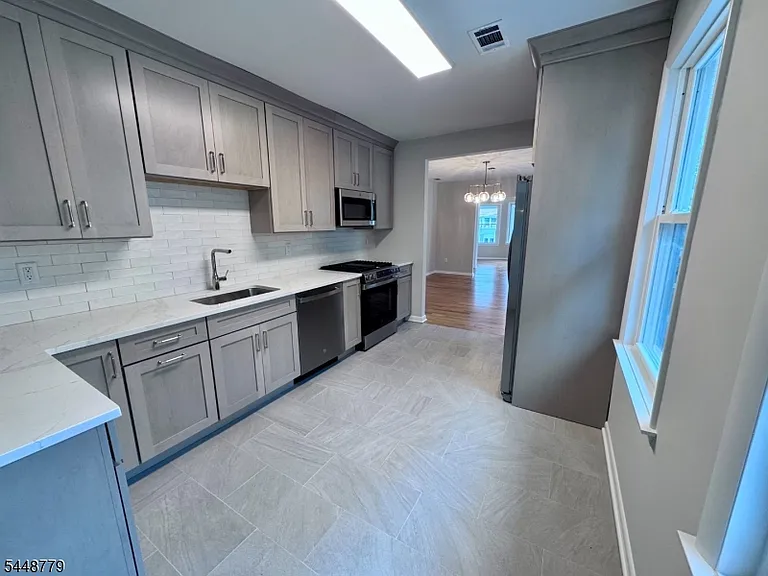 441 W Broad St — Photo 12