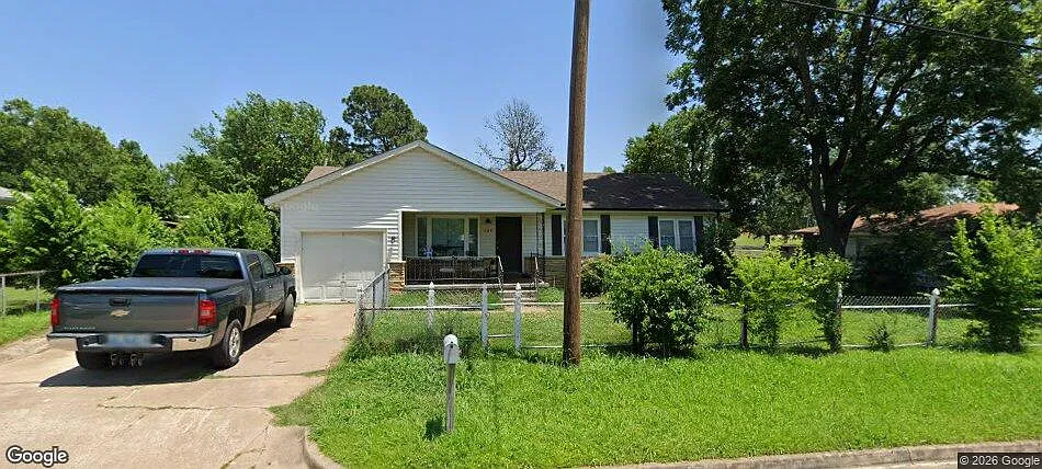 3 bed, $1,600 — Photo 1