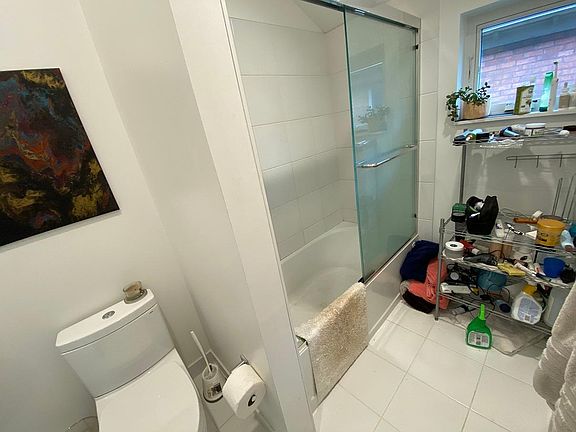 4th image of 4829 Commonwealth St