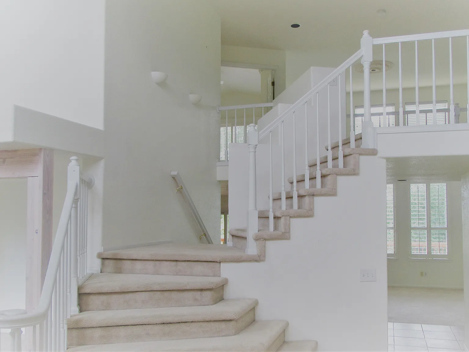 7 bed, 4465 sqft, $795 — Photo 2