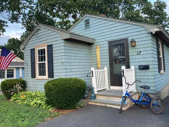 17 Graham St, Wareham, MA 02571