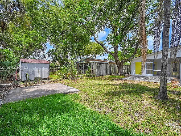 808 SW 12th Ct #808 — Photo 35