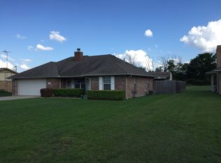 113 Country Dr, Waxahachie, TX 75165