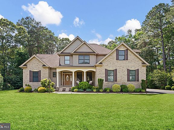 2nd image of 18093 White Oak Dr