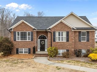 1180 Friedberg Church Rd, Winston Salem, NC 27127