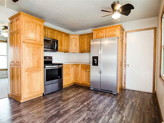 4th image of 3405 Woodridge Dr