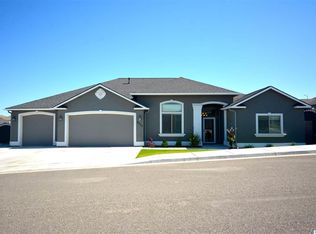 6034 W 38th Ave, Kennewick, WA 99338