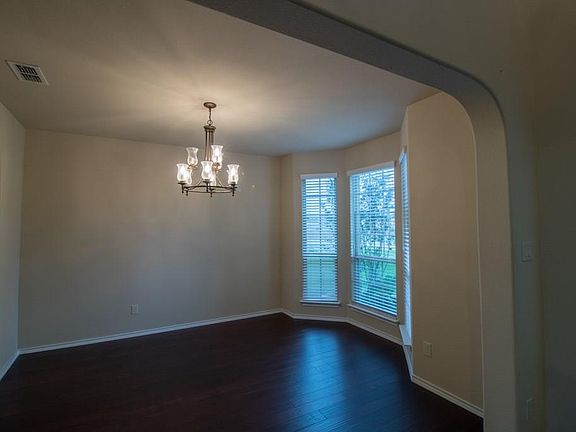 5th image of 2924 Saddle Creek Dr
