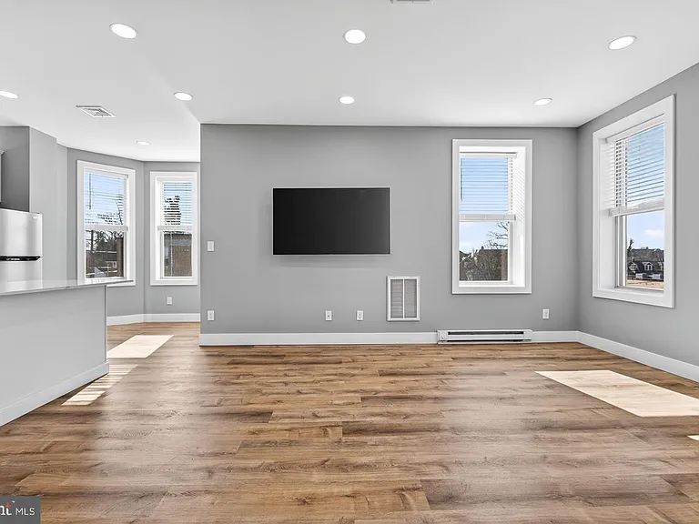 329 S High St — Photo 9