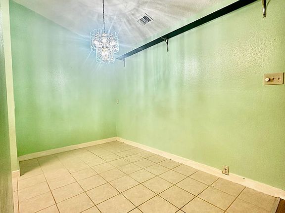 4th image of 319 Guadalupe St