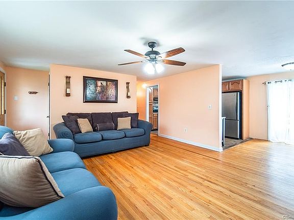 4th image of 387 Hillhurst Ave