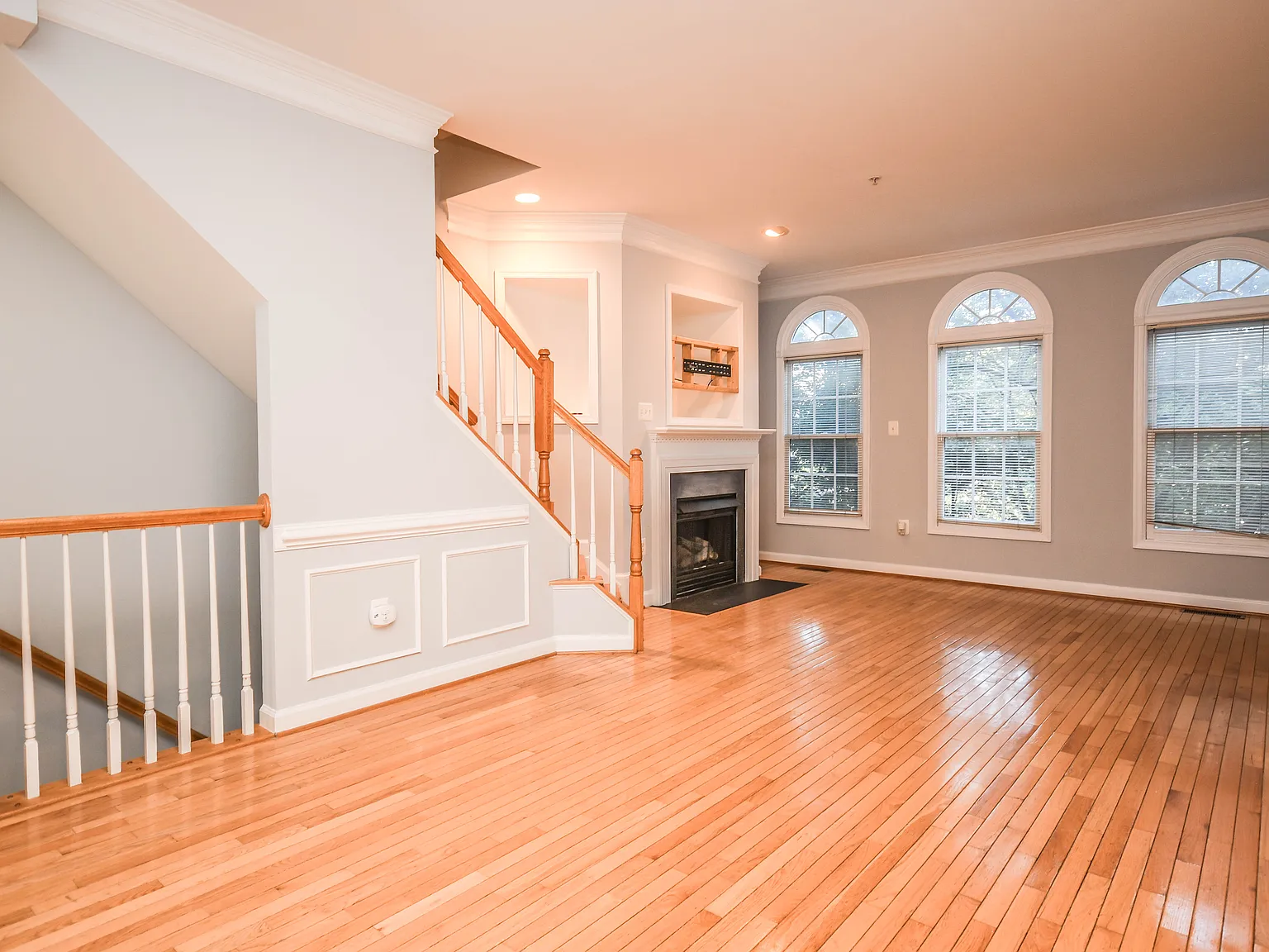 3 bed, 3.5 bath, 1216 sqft, $3,700 — Photo 4