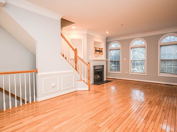 4th image of 1303 Cameron Hill Ct