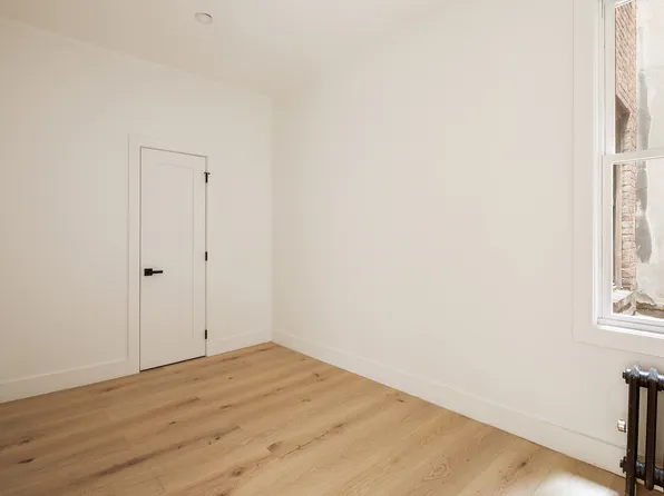 654 Manhattan Avenue image 7 of 8