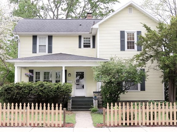 2nd image of 217 Clay St