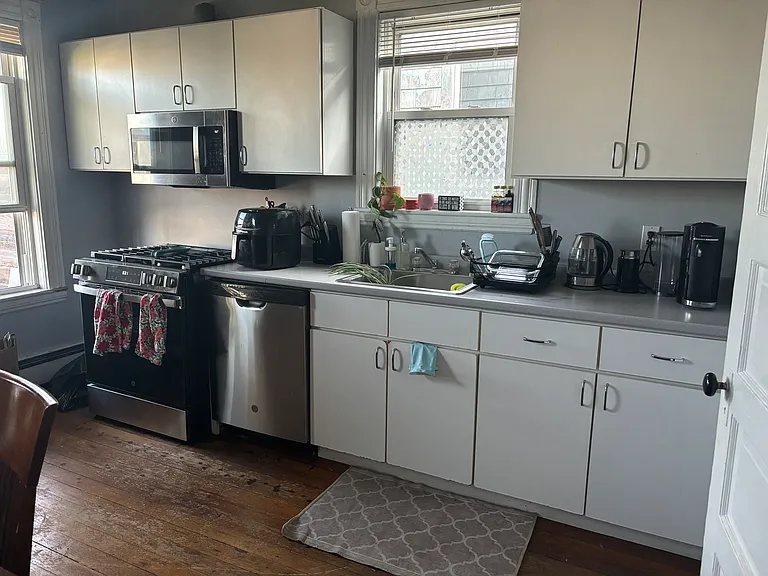 699 E 7th St #3A — Photo 1