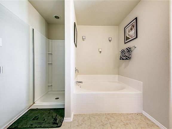 5th image of 4028 Autumnwood Ln