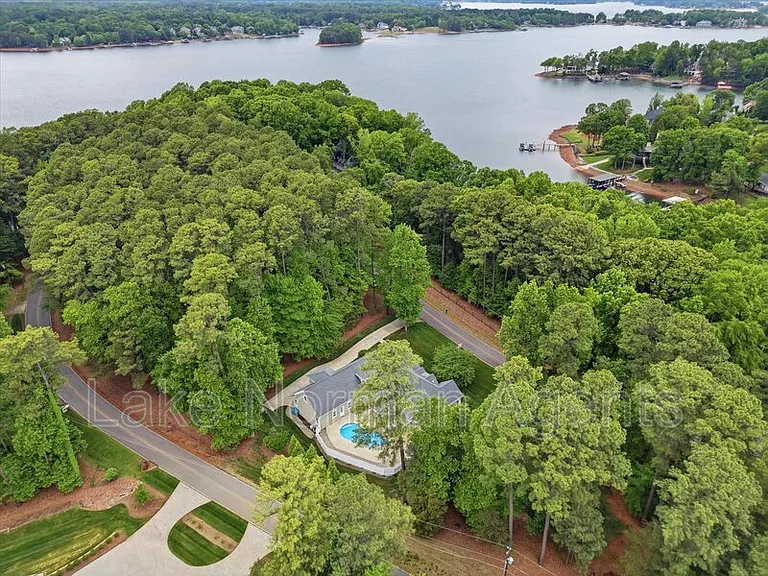 505 Stonemarker Rd — Photo 9