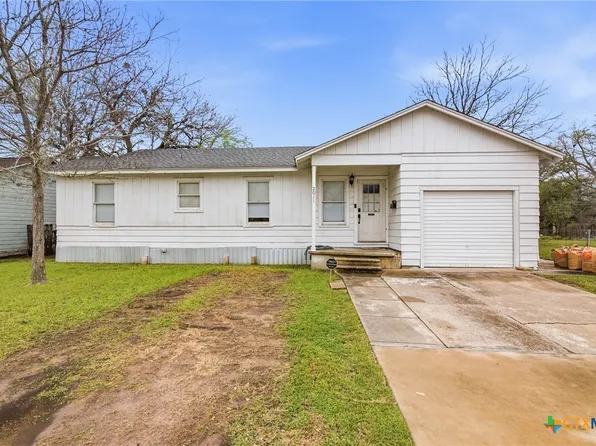 2011 E Crestwood Dr, Victoria, TX 77901