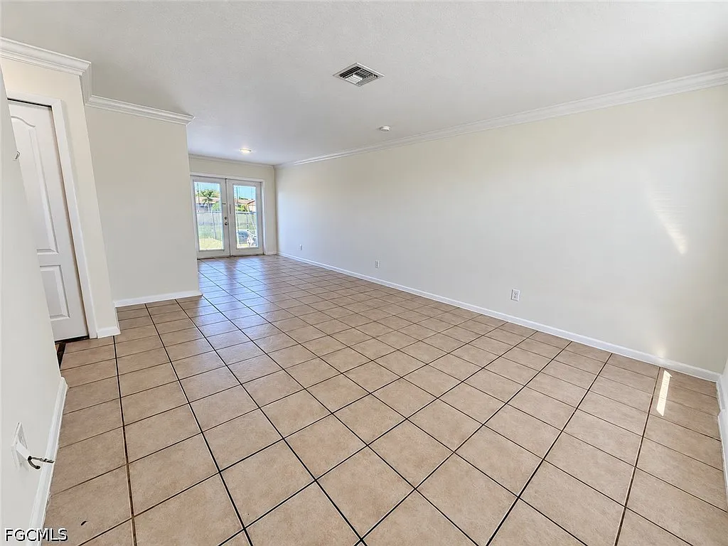 2 bed, 1.0 bath, 870 sqft, $1,349 — Photo 2